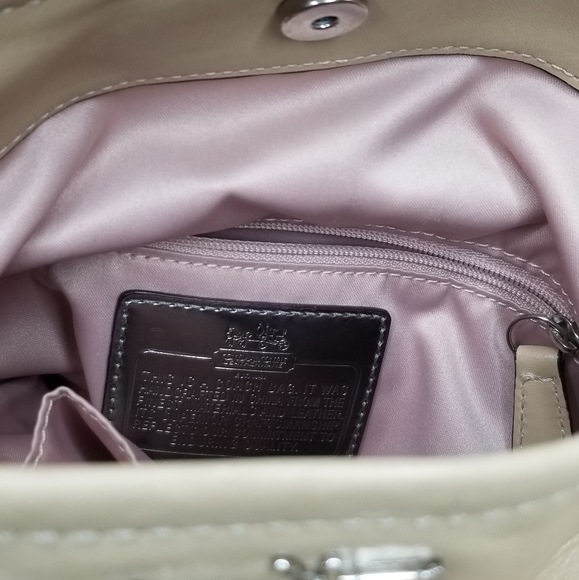 Coach crossover purse cream color medium size - Picture 5 of 7